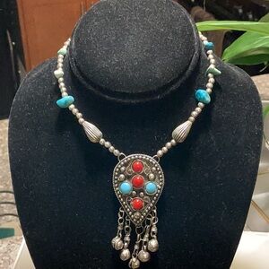 Silver and Turquoise Beaded Necklace
Arrowhead 1970 vintage